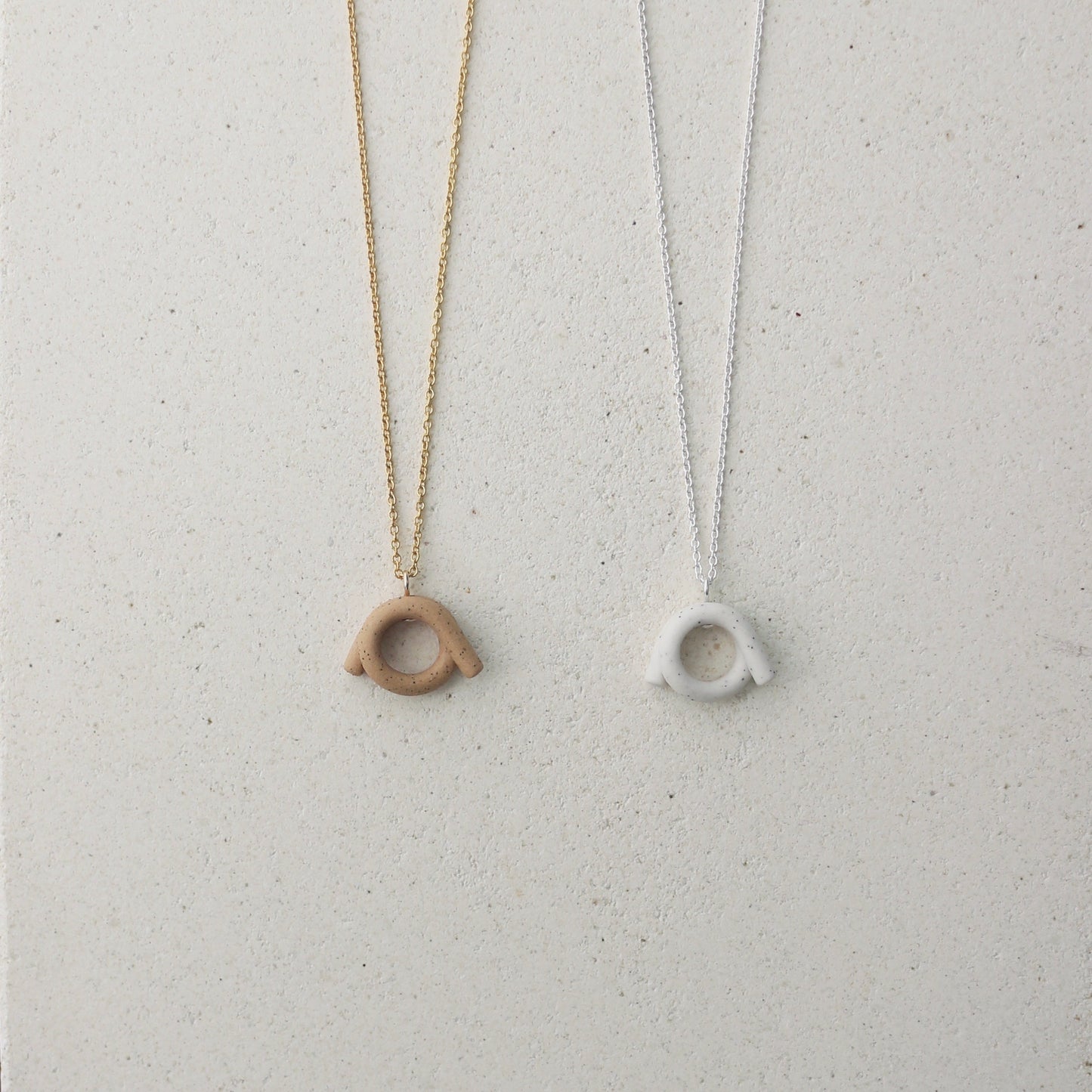 Envelop Necklace Mineral White