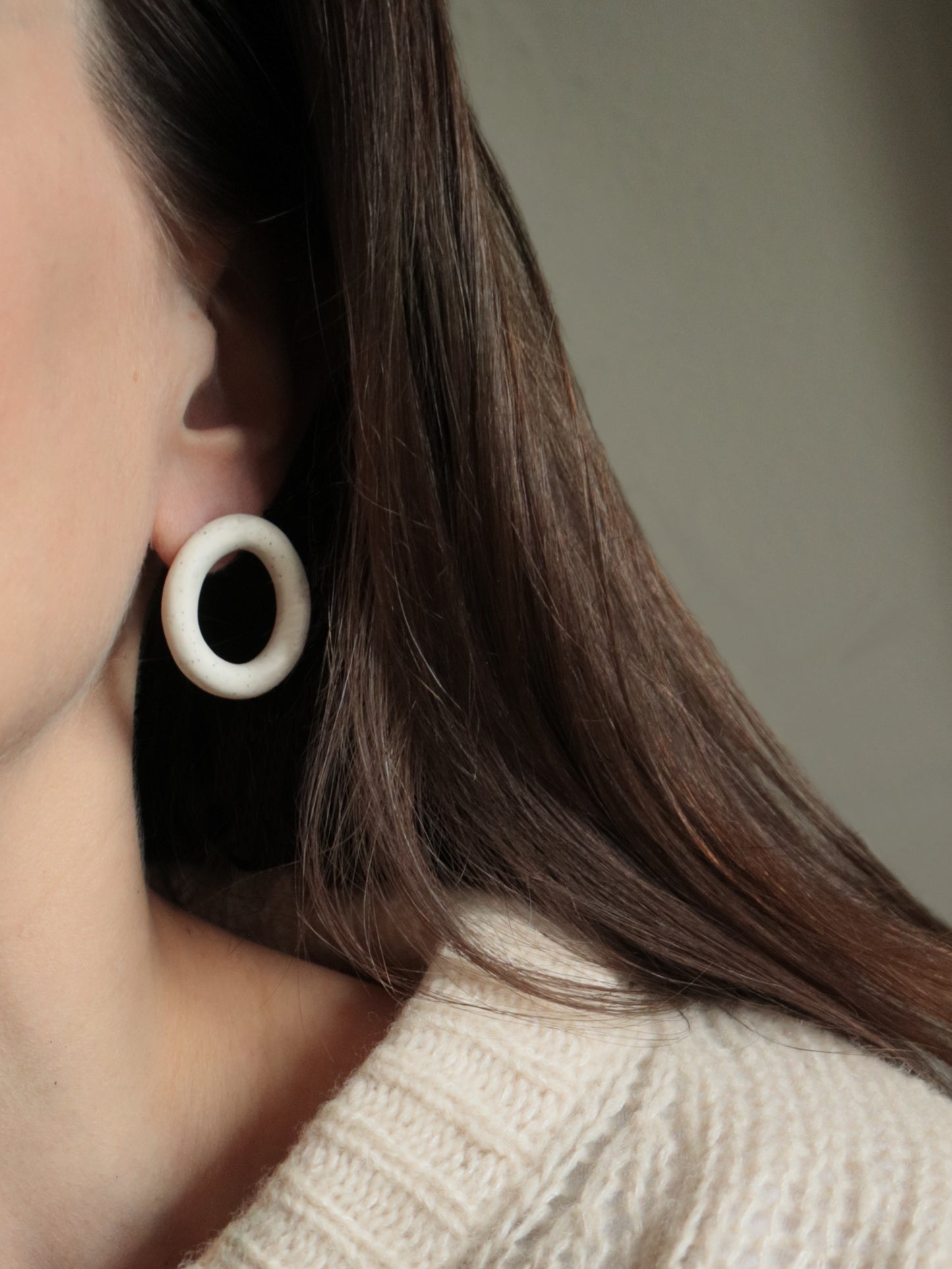 Loop Earrings Mineral White