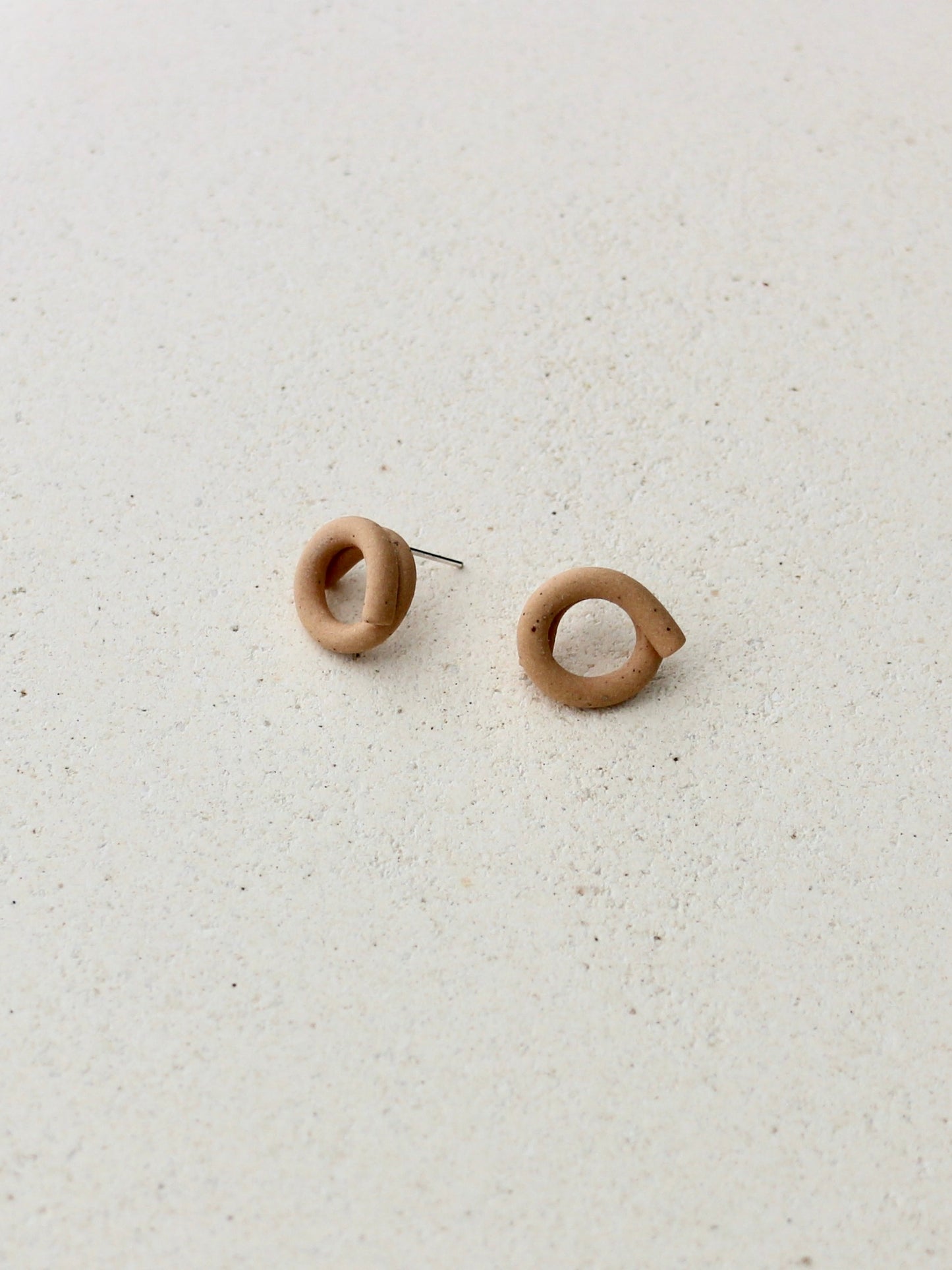 Envelop Earrings Sand