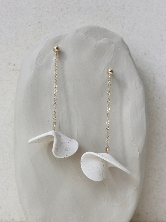 Turn Earrings Mineral White