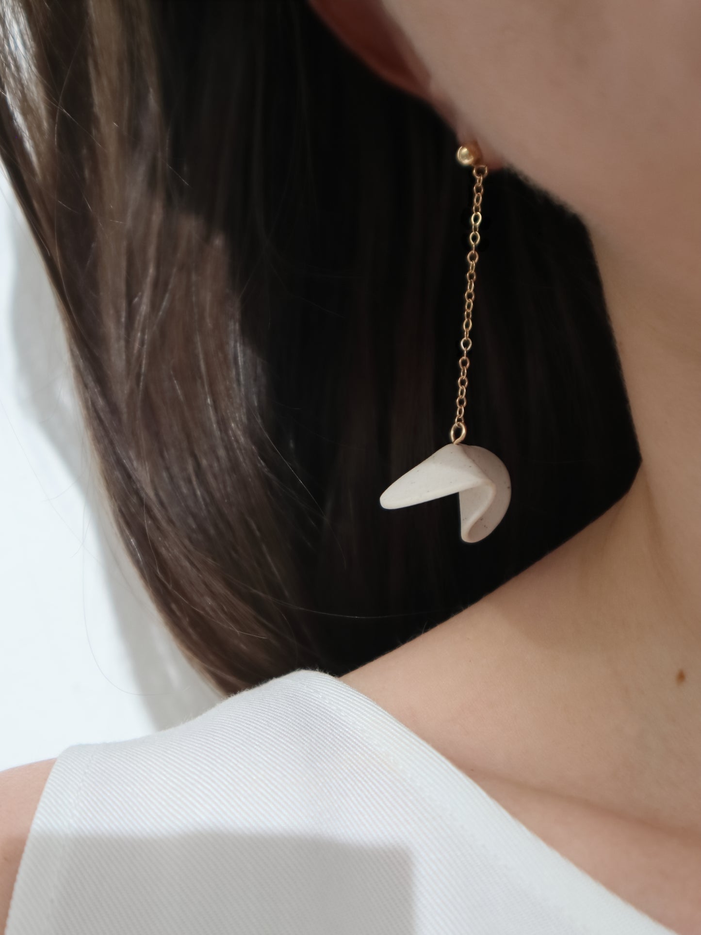 Turn Earrings Mineral White