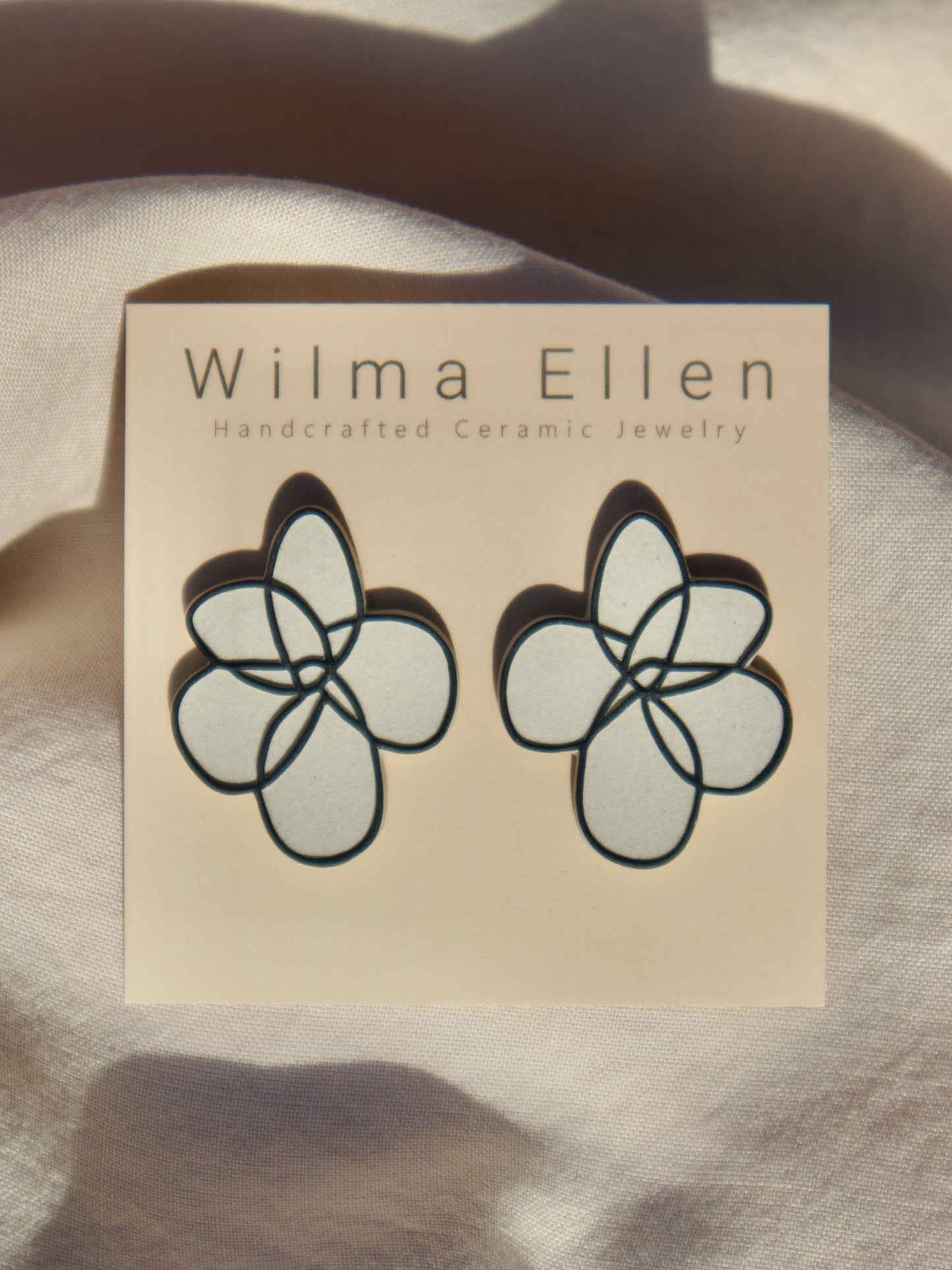 Contour Flower Earrings Black