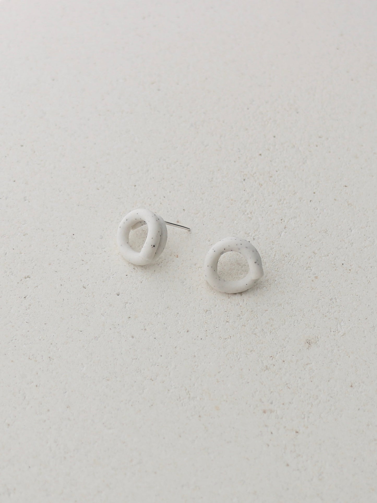Envelop Earrings Mineral White